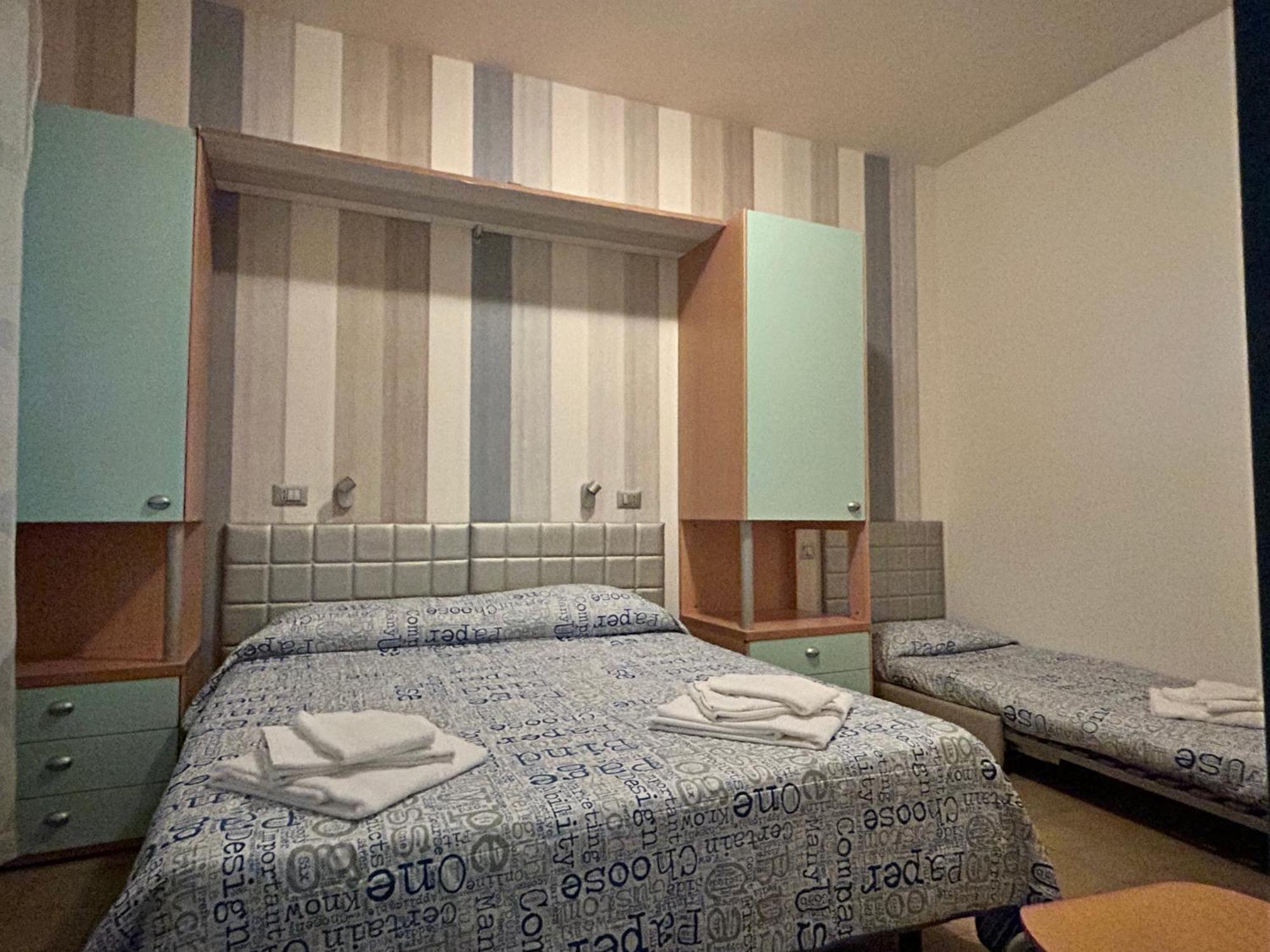 Hotel Etna - Nuova Gestione Romagnola All-Inclusive Spiaggia Parcheggio Riccione Pokoj fotografie