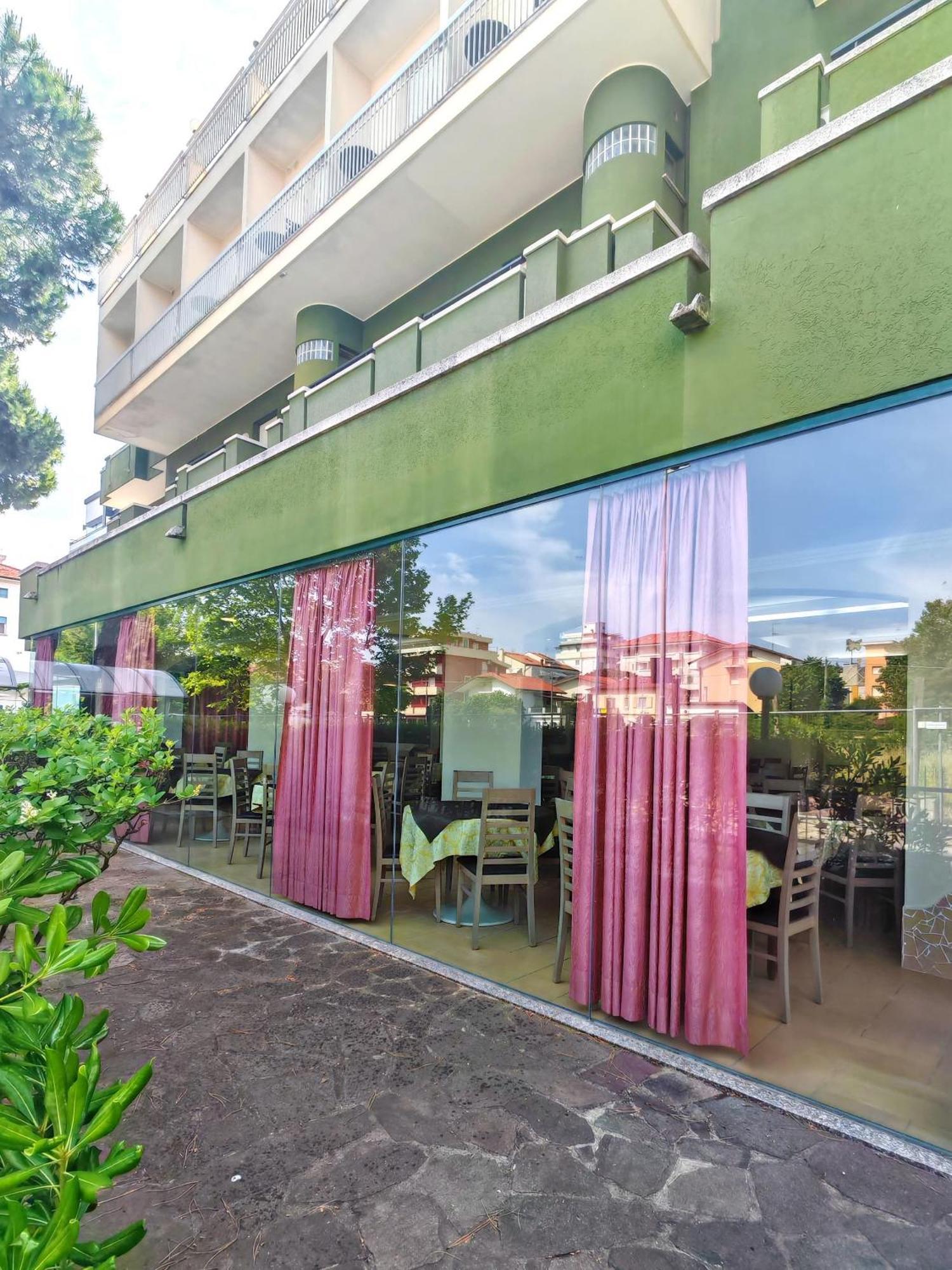 Hotel Etna - Nuova Gestione Romagnola All-Inclusive Spiaggia Parcheggio Riccione Exteriér fotografie