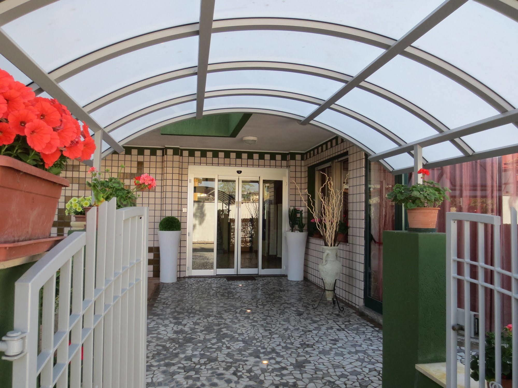 Hotel Etna - Nuova Gestione Romagnola All-Inclusive Spiaggia Parcheggio Riccione Exteriér fotografie