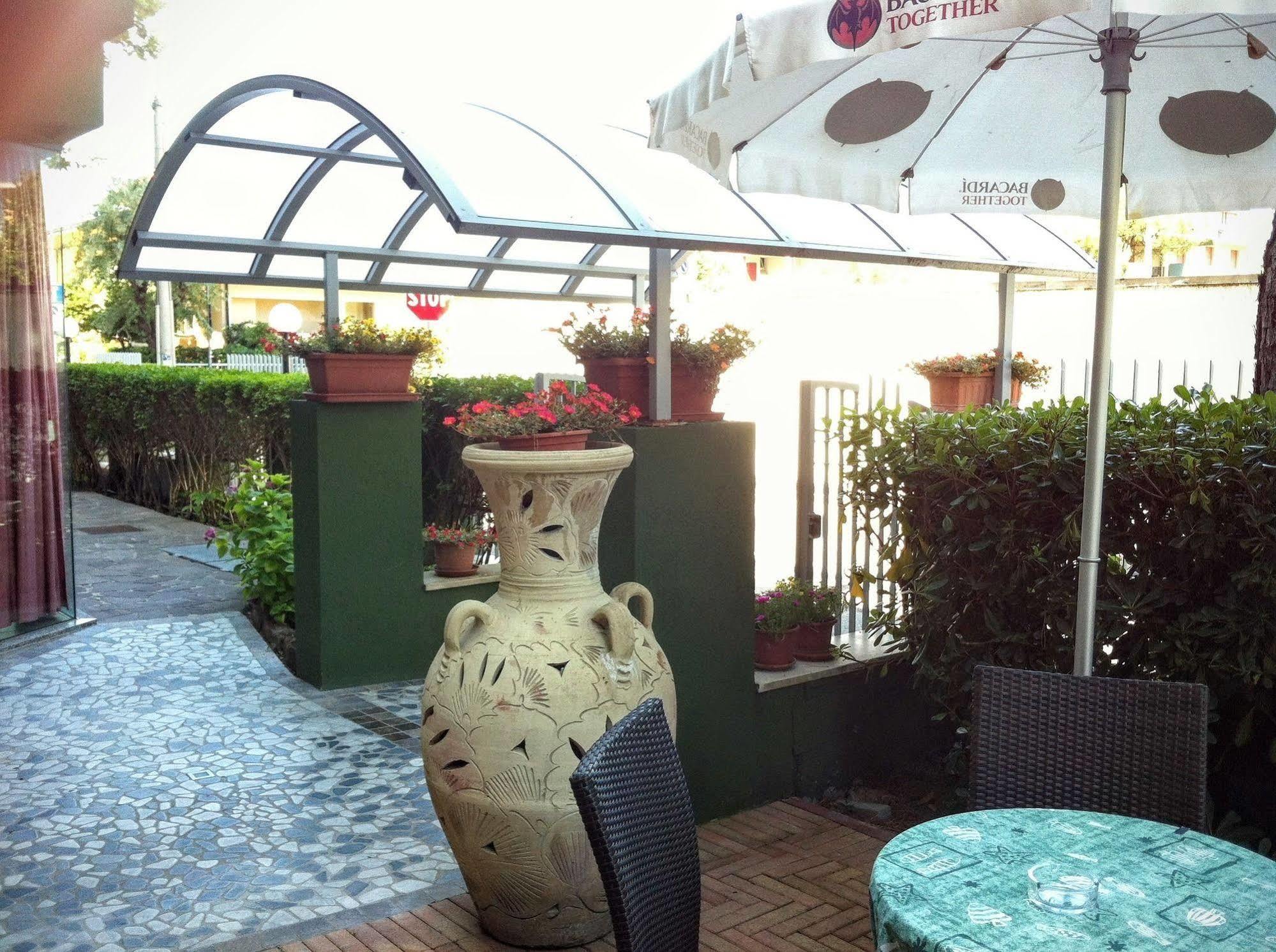 Hotel Etna - Nuova Gestione Romagnola All-Inclusive Spiaggia Parcheggio Riccione Exteriér fotografie