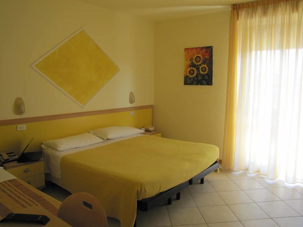 Hotel Etna - Nuova Gestione Romagnola All-Inclusive Spiaggia Parcheggio Riccione Exteriér fotografie